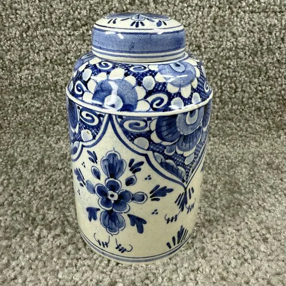 Ginger Jar Blue White Delft DP Pottery 13 B.W. Hand Painted Floral Vase with Lid - Picture 12 of 16
